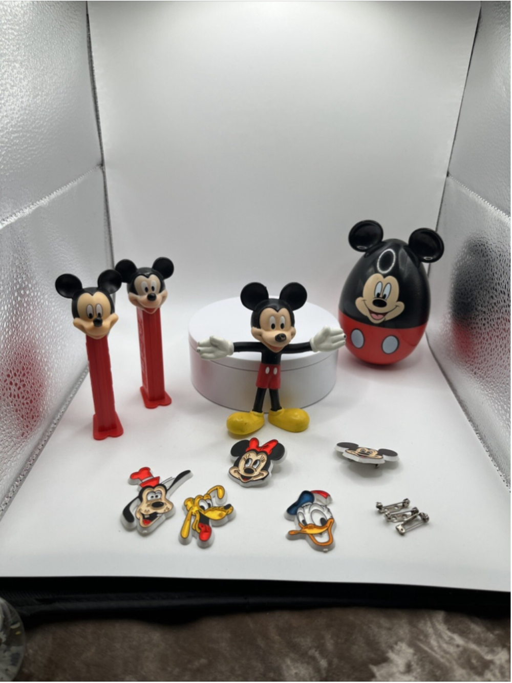 VINTAGE Walt Disney Pins Mickey Pluto Goofy & MORE DISNEY LOT OF GOODIES SEE